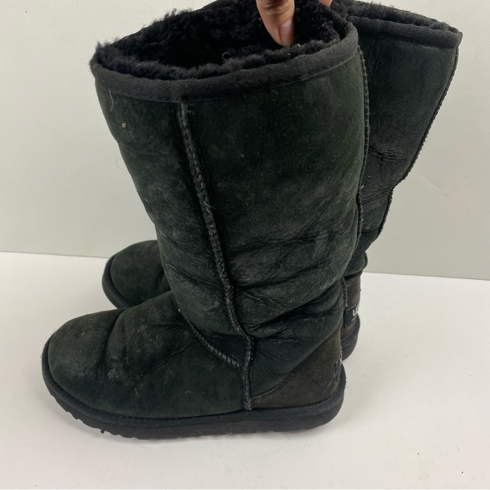 Ugg Classic Tall II Black Sheepskin Boots Winter Snow 5815 Women’s size 5